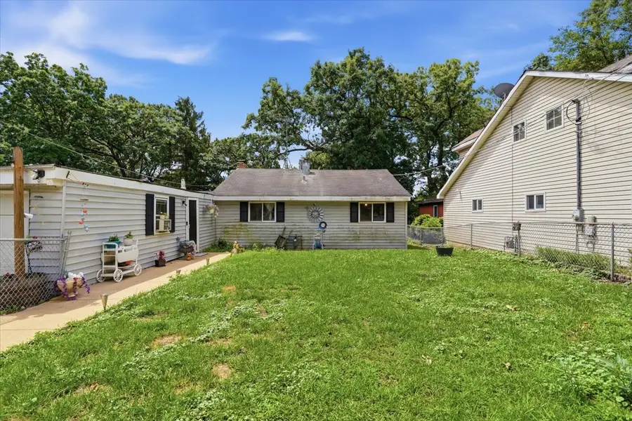 28616 W Benjamin Avenue, Spring Grove, IL 60081 - #2