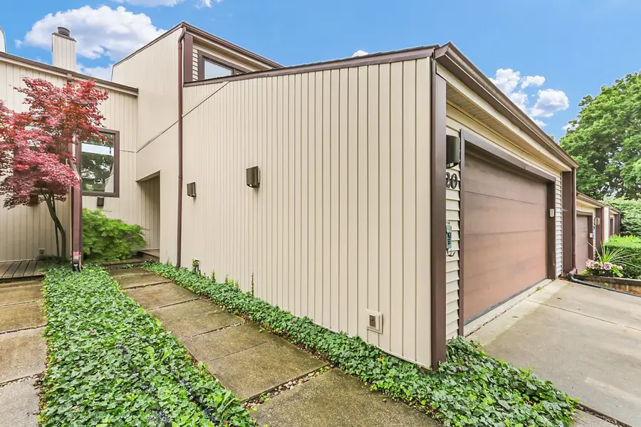 2220 Briar Hill Drive #2220, Champaign, IL 61822 - #3
