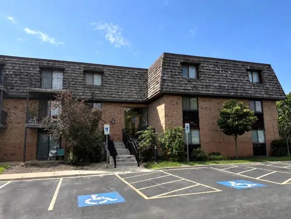 2 Oak Creek Drive #1210, Buffalo Grove, IL 60089