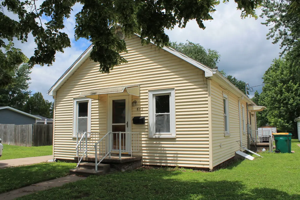 612 E Pierce Street, Macomb, IL 61455 - #1