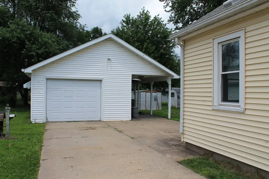 612 E Pierce Street, Macomb, IL 61455 - #2