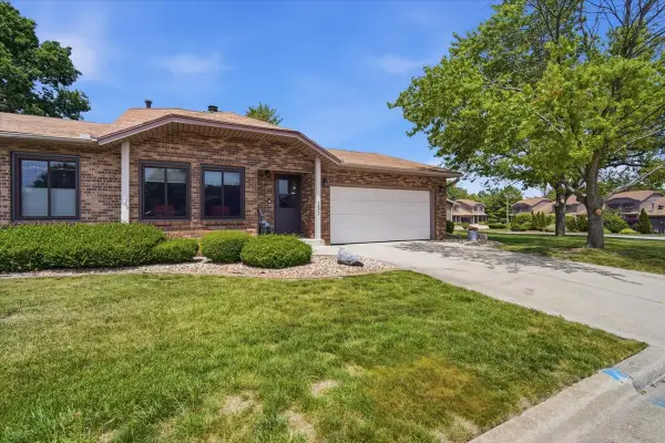 151 Manor Circle, Bloomington, IL 61701