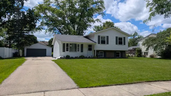 5S334 Stewart Drive, Naperville, IL 60563