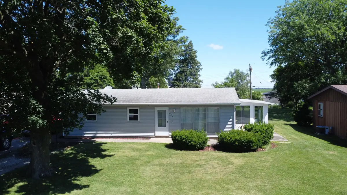 625 W Blue Street, Sheldon, IL 60966 - #1