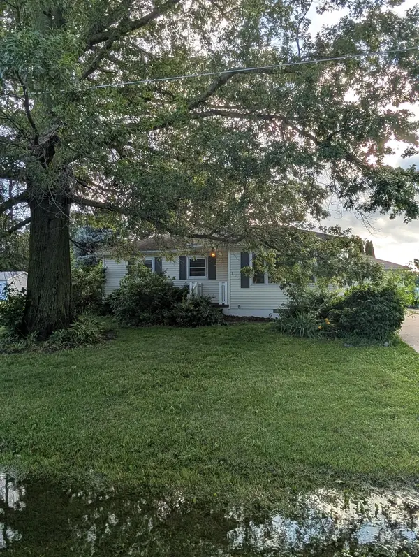 105 N 4th Avenue, Sherrard, IL 61281