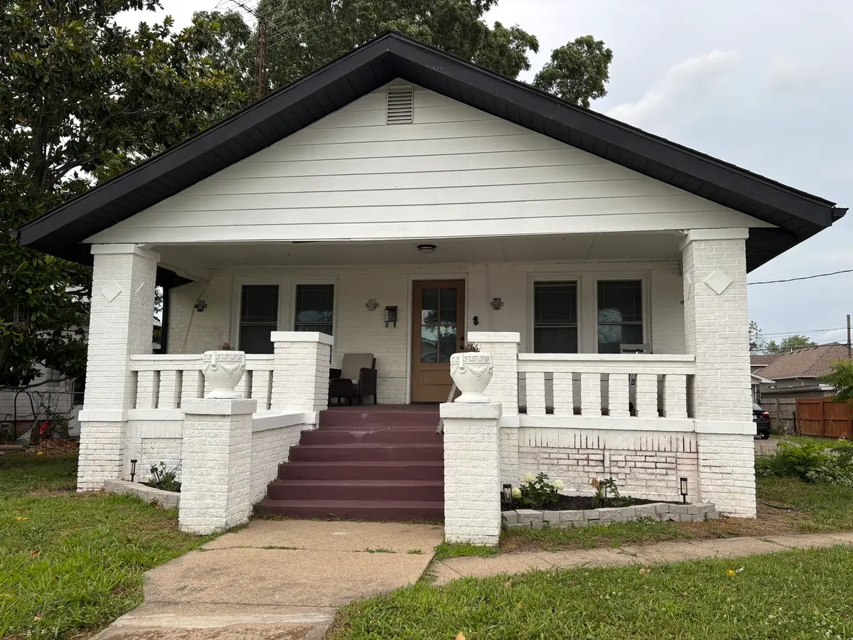305 W Ray Avenue, Christopher, IL 62822 - #1