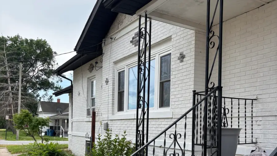 305 W Ray Avenue, Christopher, IL 62822 - #2