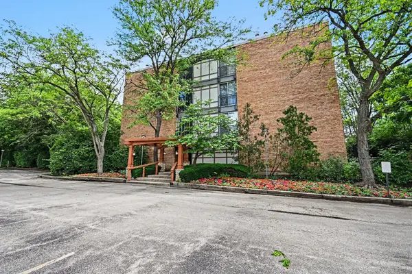1833 Four Lakes Avenue #2D, Lisle, IL 60532