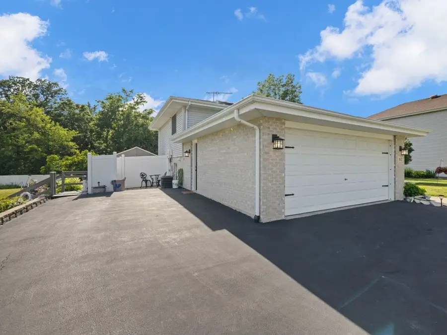 903 Prescott Drive, Joliet, IL 60432 - #2
