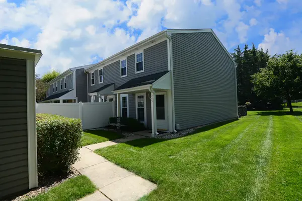 1265 Downing Street, Roselle, IL 60172