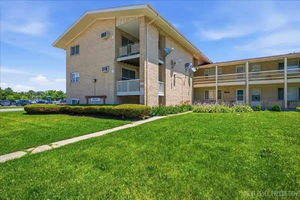 14501 Keystone Avenue #9, Midlothian, IL 60445