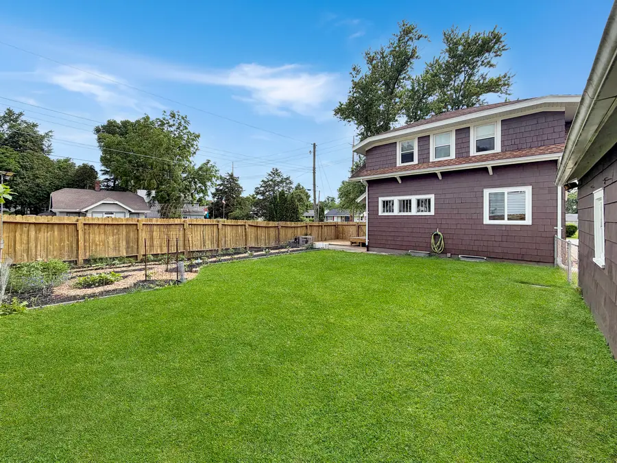 904 S Mckinley Avenue, Freeport, IL 61032 - #2