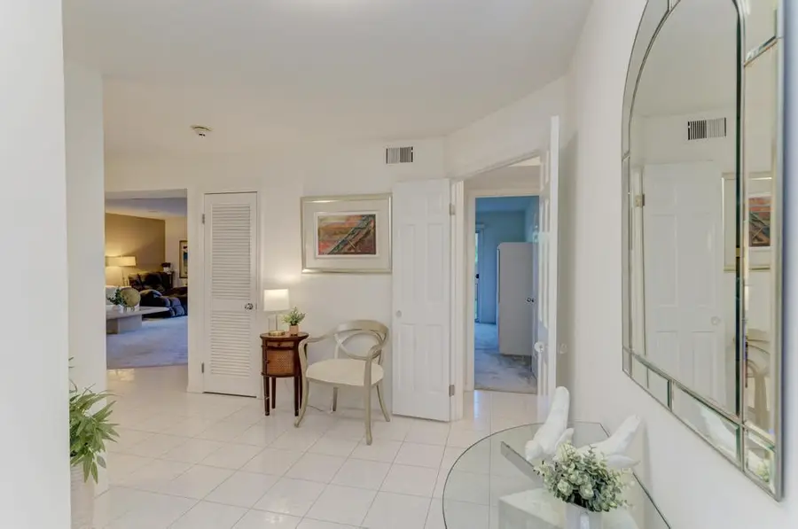 4000 Dundee Road #107, Northbrook, IL 60062 - #3