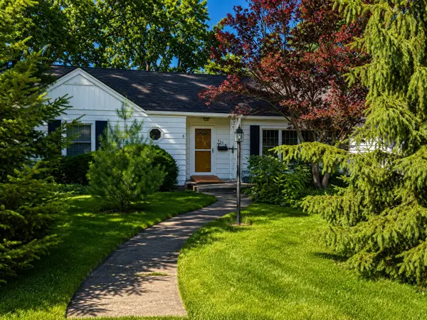 809 Woodlawn Drive, DeKalb, IL 60115