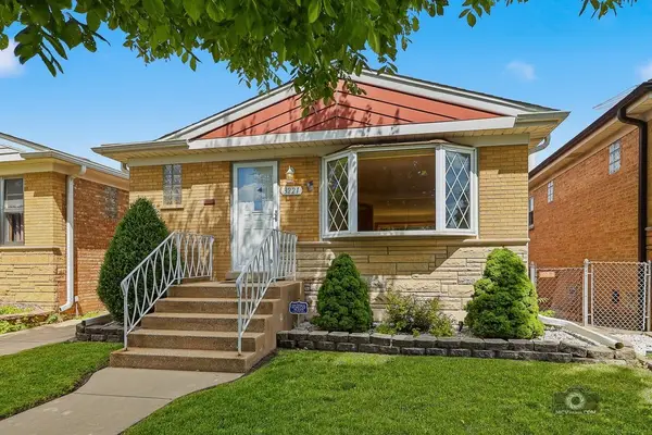 3221 N Pioneer Avenue, Chicago, IL 60634