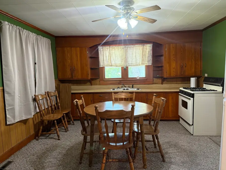 810 W Longstreet Road, Marion, IL 62959 - #2