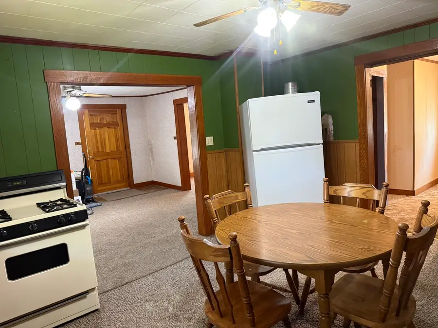 810 W Longstreet Road, Marion, IL 62959 - #3