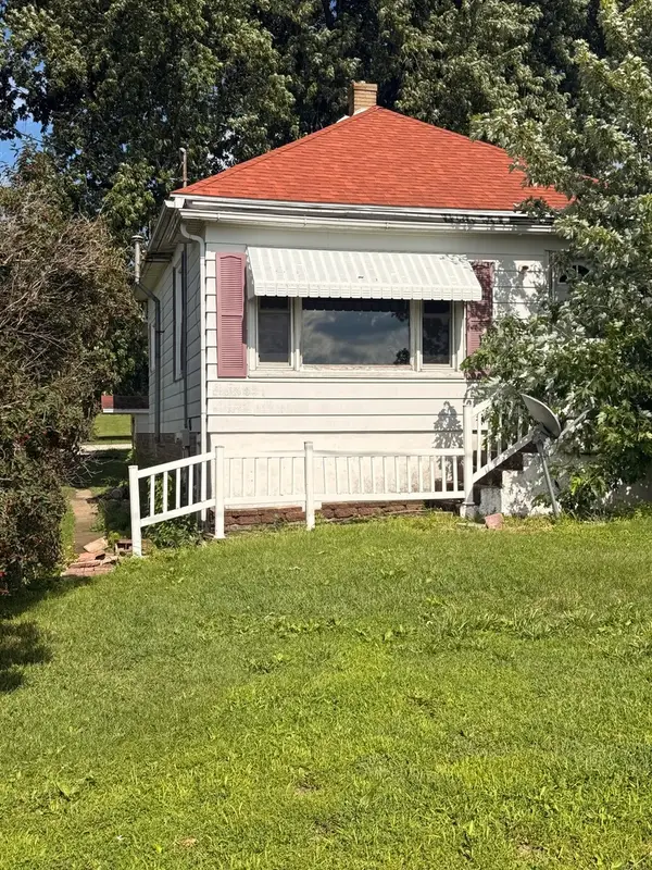 307 S Saint Paul Street, Mark, IL 61340