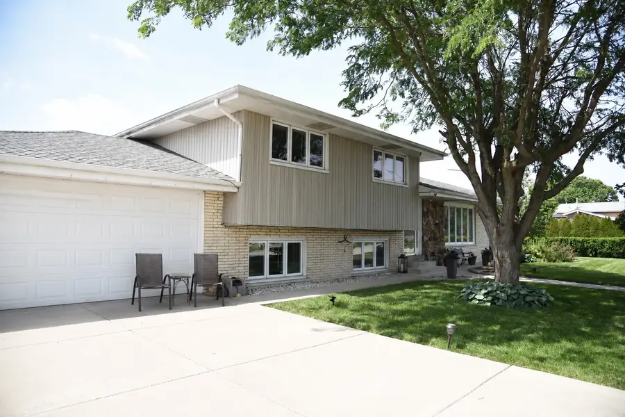 10501 S 81st Avenue, Palos Hills, IL 60465 - #2