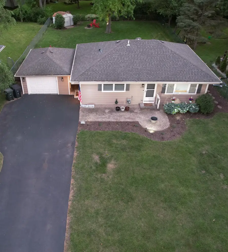 1911 Hazelwood Drive, Lindenhurst, IL 60046 - #2
