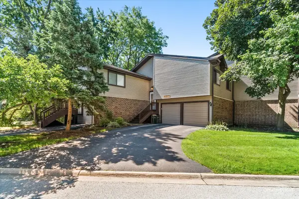 29W365 Thornwood Lane #365, Warrenville, IL 60555