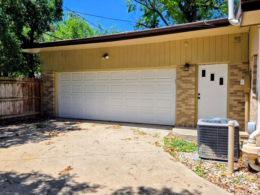 909 E Burkwood Drive, Urbana, IL 61801 - #3