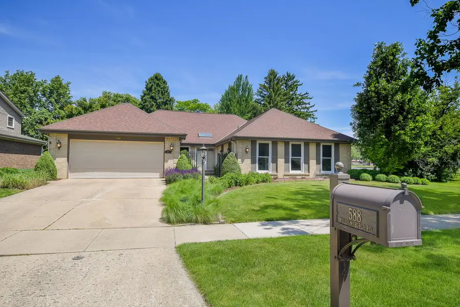 588 Williamsburg Road, Glen Ellyn, IL 60137 - #2