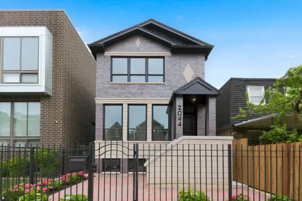 2044 W Superior Street, Chicago, IL 60612