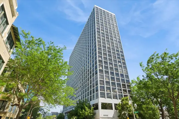 4343 N Clarendon Avenue #1809, Chicago, IL 60613