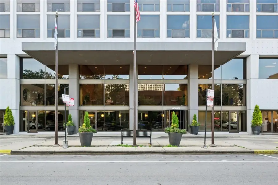 4343 N Clarendon Avenue #1809, Chicago, IL 60613 - #2