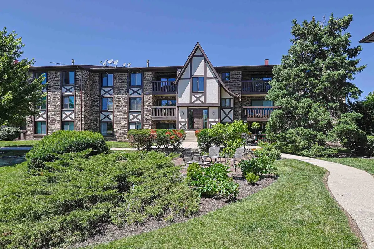 527 Cumnor Road #208, Westmont, IL 60559 - #1
