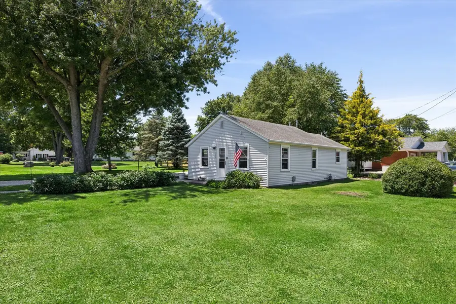 1802 W 2nd Street, Coal Valley, IL 61240 - #2