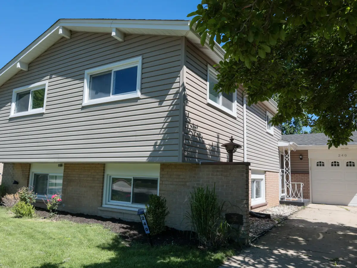 240 Brentwood Drive, Des Plaines, IL 60016 - #1