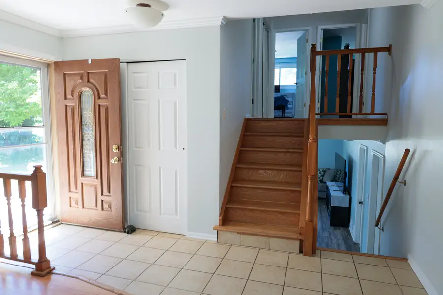240 Brentwood Drive, Des Plaines, IL 60016 - #3