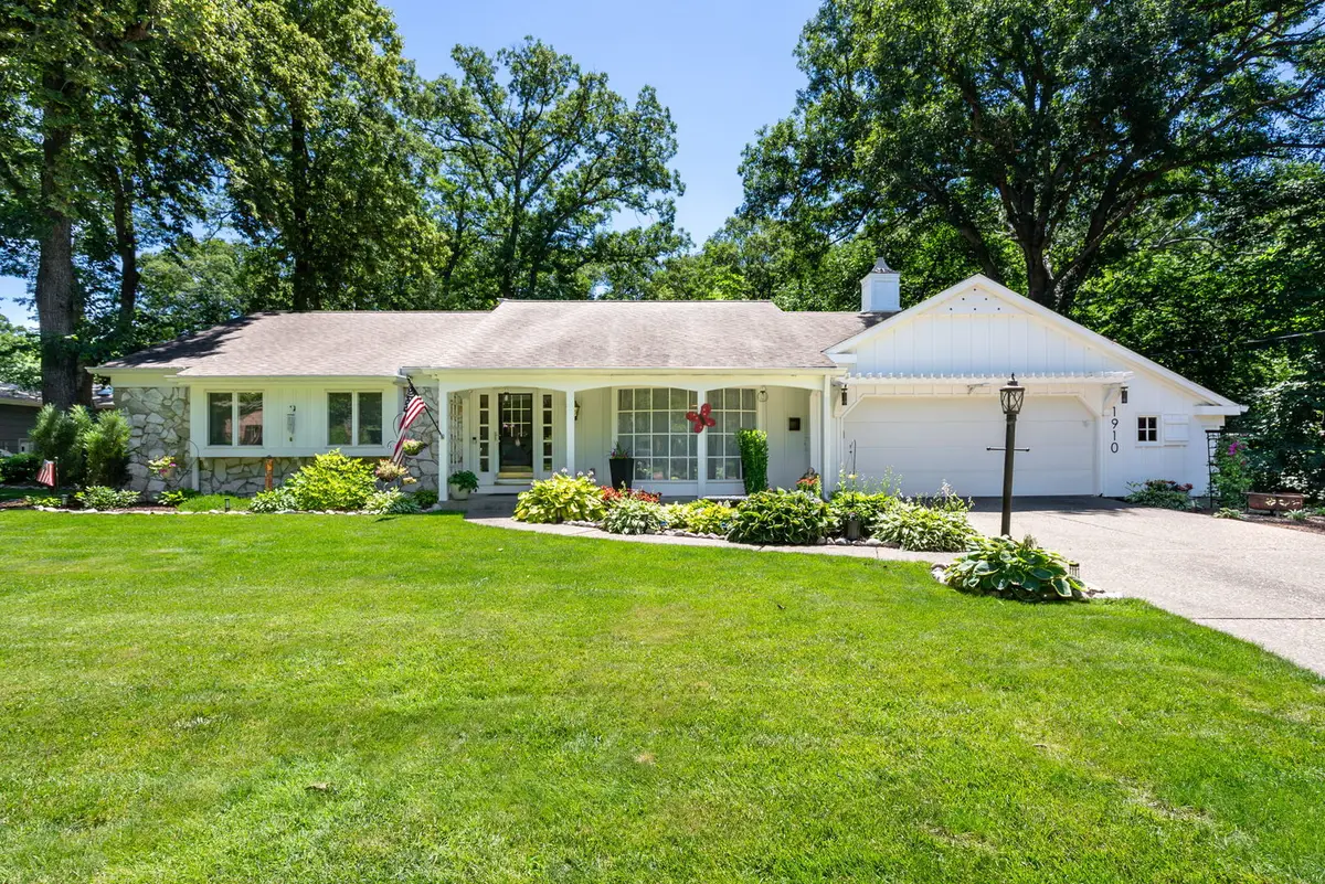 1910 Glenwood Drive, Moline, IL 61265 - #1
