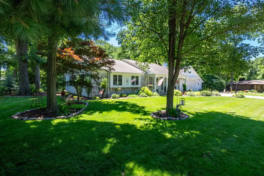 1910 Glenwood Drive, Moline, IL 61265 - #2