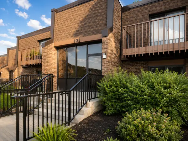 121 Mullingar Court #1D, Schaumburg, IL 60193