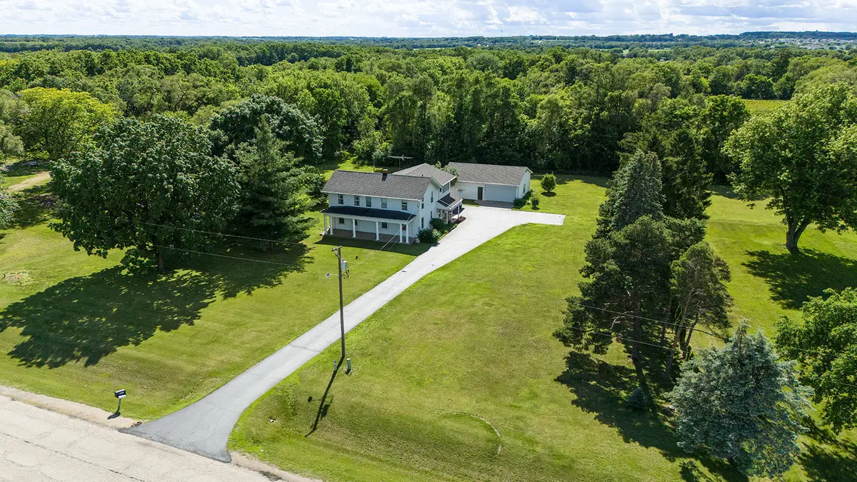 9690 N 2nd Street, Roscoe, IL 61073 - #1