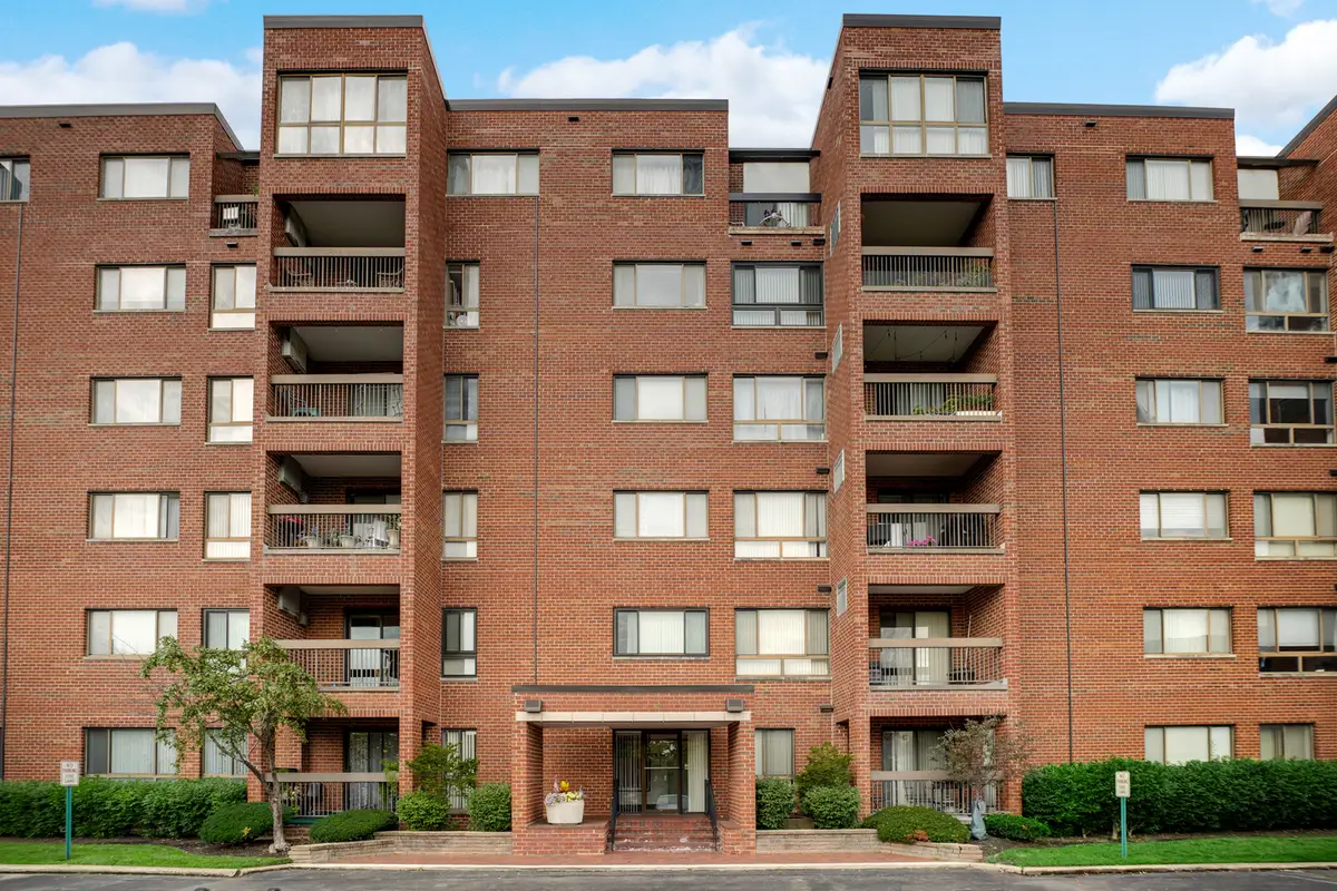 600 Naples Court #106, Glenview, IL 60025 - #1