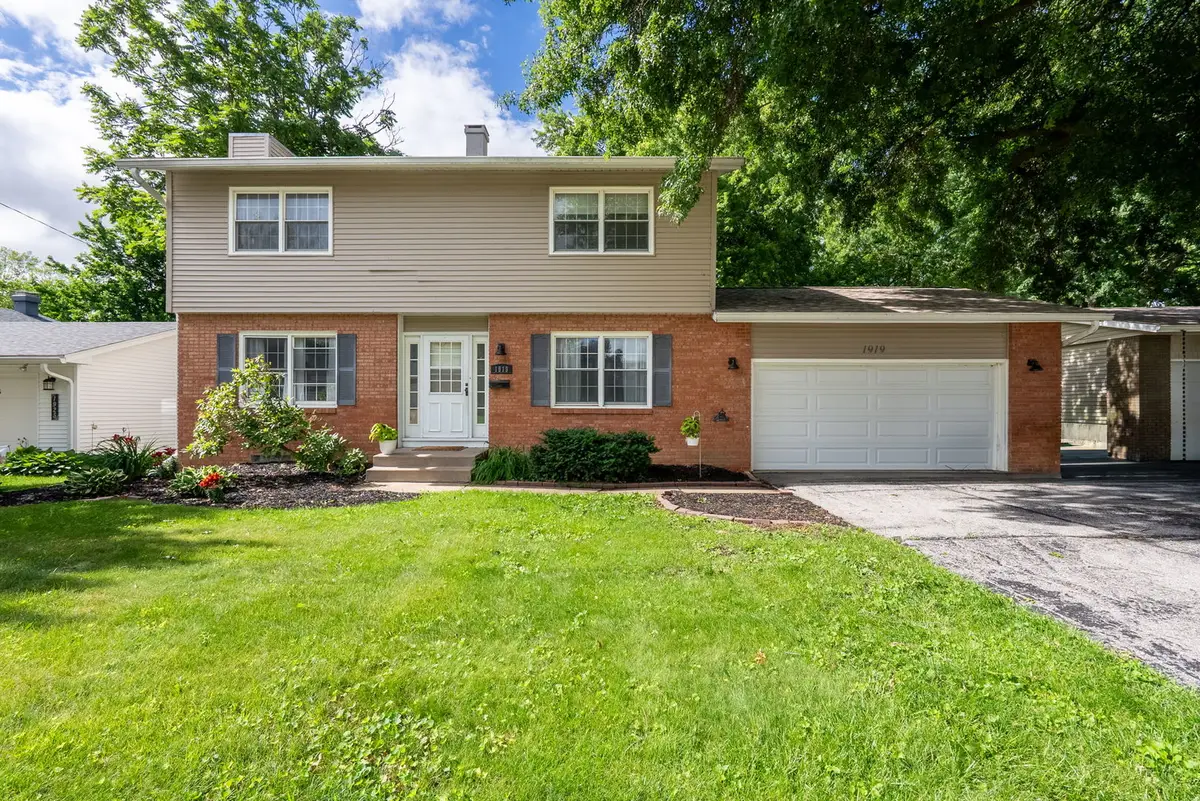 1919 E 32nd Street, Davenport, IA 52807 - #1