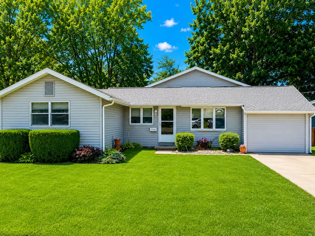 1105 Avenue I, Sterling, IL 61081 - #1