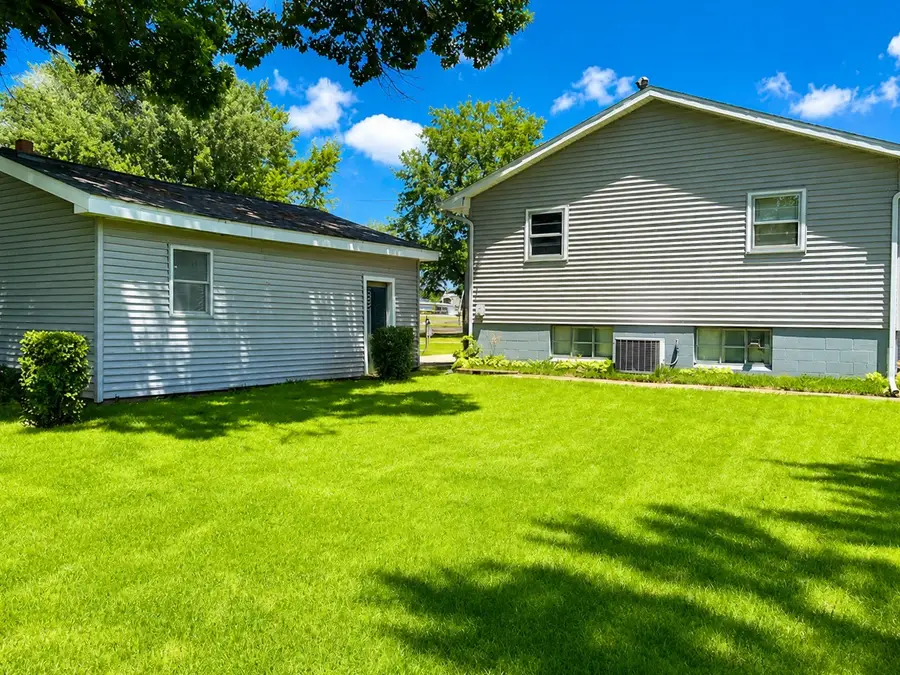 1105 Avenue I, Sterling, IL 61081 - #2