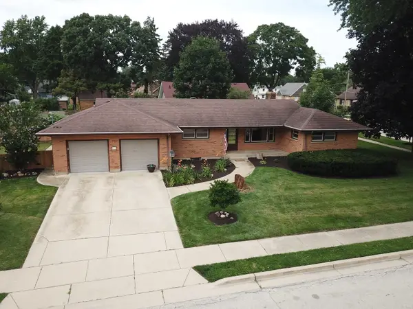 852 Carr Street, Elgin, IL 60123