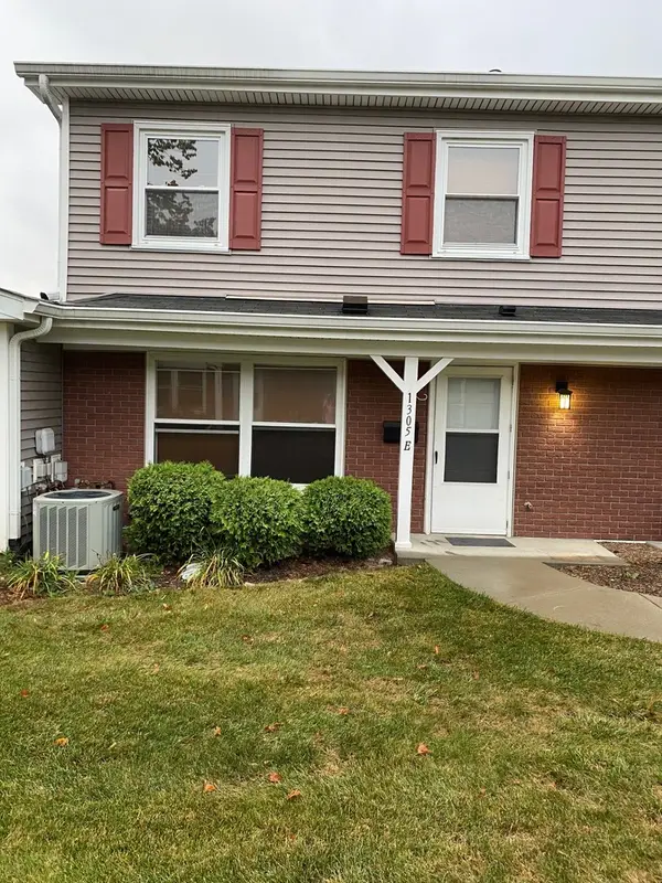 1305 Kingsbury Drive #E, Hanover Park, IL 60133