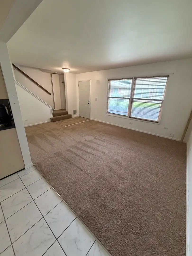 1305 Kingsbury Drive #E, Hanover Park, IL 60133 - #2