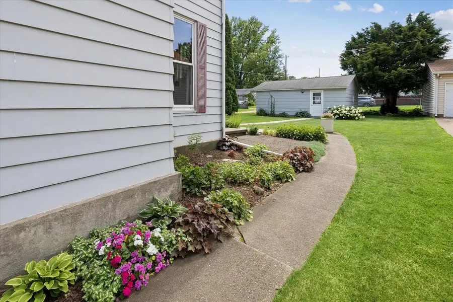 1208 S 7th Street, Clinton, IA 52732 - #3