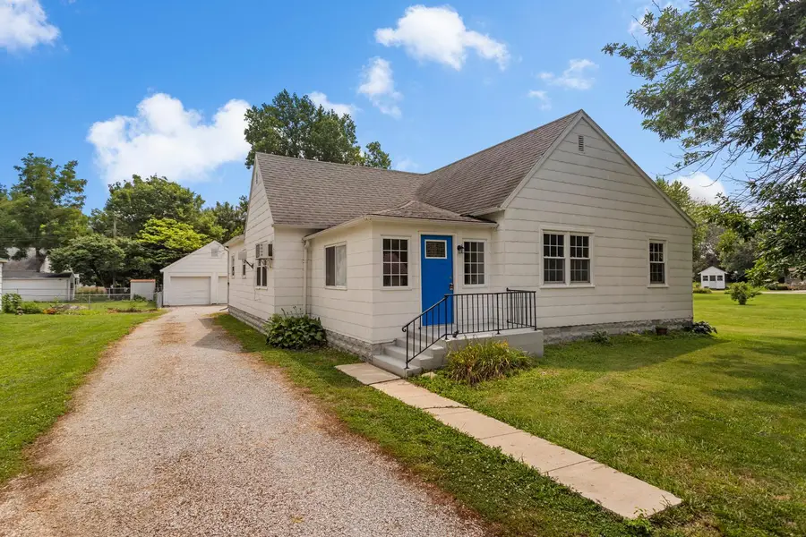 303 S Shirley Street, Newman, IL 61942 - #2