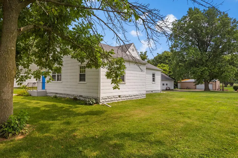 303 S Shirley Street, Newman, IL 61942 - #3