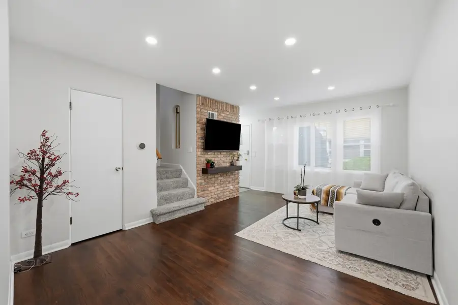 221 S Maple Avenue #C, Oak Park, IL 60302 - #3