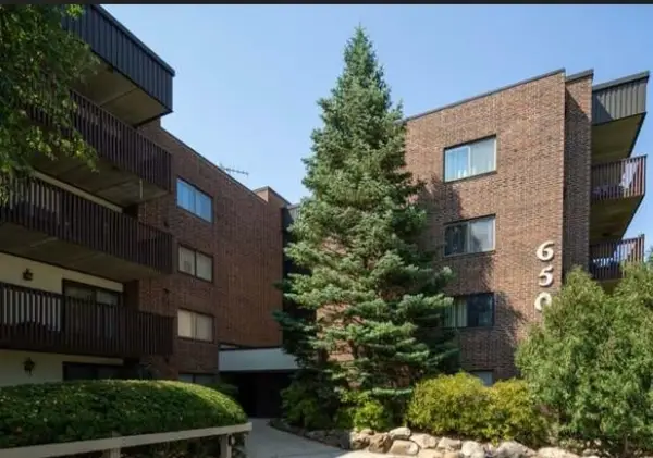 650 Whitney Court #105, Gurnee, IL 60031